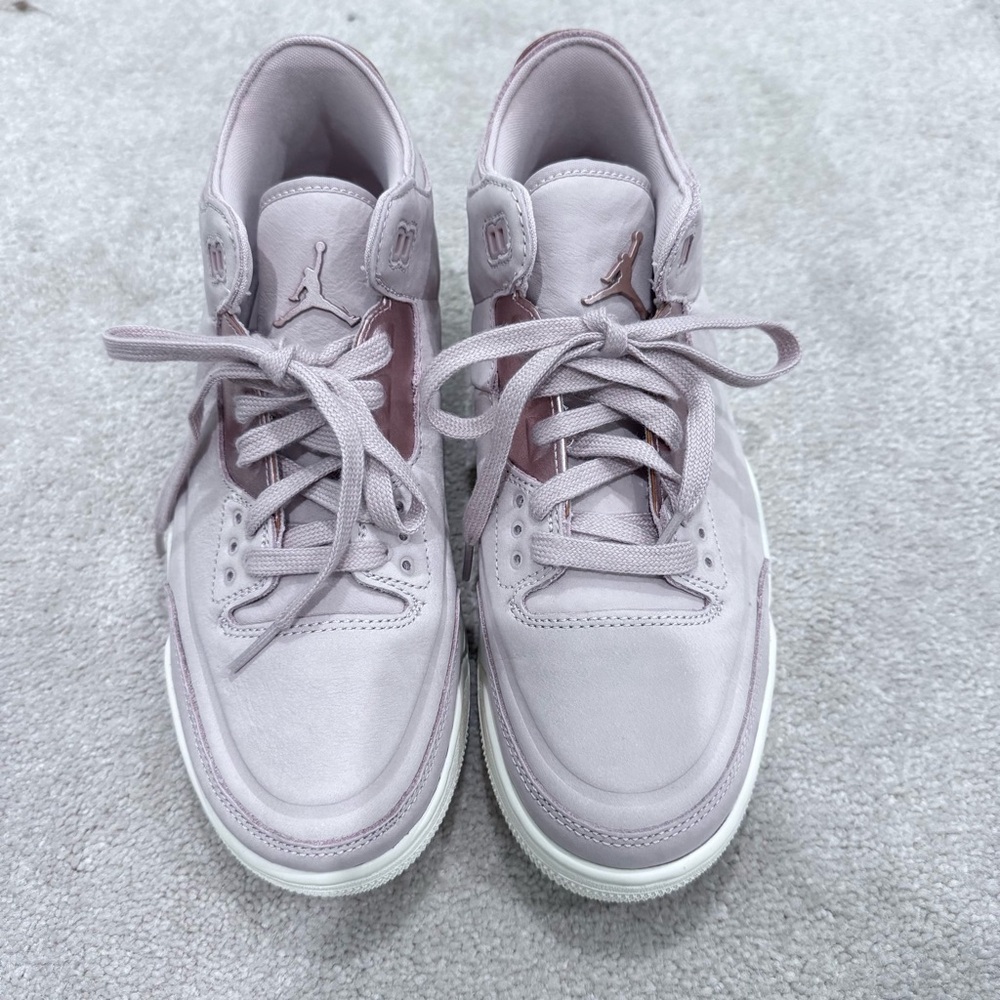 NWOB  Women's Air Jordan 3 Retro sneakers, size 8